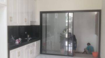 dapur rumah cantik, baru, dan mewah
