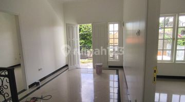 ruang keluarga rumah cantik, baru, dan mewah