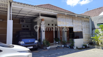 tampak depan rumah bagus dgn perabotan di