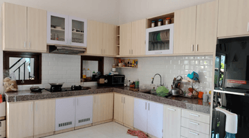 dapur rumah bagus dgn perabotan di