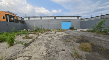 tampak depan gudang strategis siap pakai di