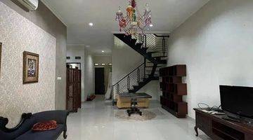 Gambar 2 Rumah Modern Minimalis, Sangat Terawat, 2 Lantai Di Bangka, Kemang, Jakarta sela