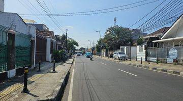 Gambar 3 Rumah tinggal 1.5 lantai area komersial luas 433 m2, Jatinegara timur. Jakarta timur