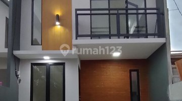 tampak depan rumah minimalis 2 lantai lokasi