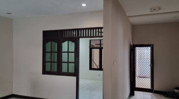 Gambar 5 Rumah 2 Lantai Harga Murah Kebon Jeruk Indah