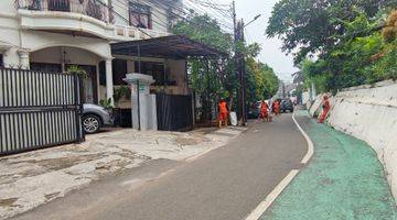 Gambar 2 Rumah 3 Lantai di Cipete Jakarta Selatan Dekat Stasiun Mrt