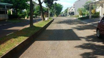 Gambar 2 RUMAH BOULEVARD DALAM DIWATER TERRACE DENGAN KOLAM RENANG DALAM CLUSTER