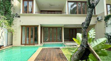 Gambar 2 Bright House 5 Bedrooms With Garden And Private Pool Ajh04104