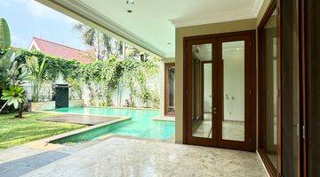 Gambar 3 Bright House 5 Bedrooms With Garden And Private Pool Ajh04104