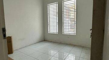 Gambar 4 Dijual Rumah Komplek Santa Fe 2,5 Lantai Mewah Jalan Sunggal