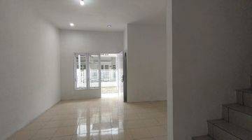 Gambar 4 Jual cepat Rumah 2,5 Lantai di Kawasan Elite Komplek J City Medan Johor 