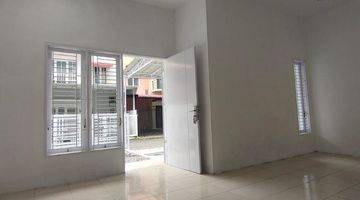 Gambar 5 Jual cepat Rumah 2,5 Lantai di Kawasan Elite Komplek J City Medan Johor 