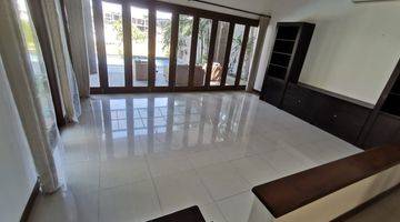 Gambar 2 Sewa Rumah Ekspat Pool Dan Golf View Graha Family 