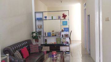ruang tamu rumah 2 lantai siap huni