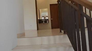 foto lainnya rumah mewah 2 lantai kota