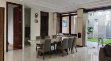 ruang makan rumah mewah siap huni setraduta