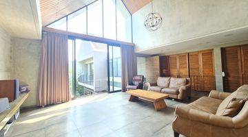 ruang keluarga rumah lux semi furnished di