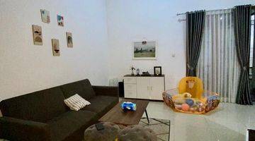 ruang tamu rumah terawat minimalis di alam