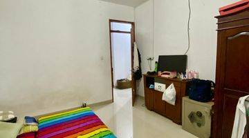 kamar tidur rumah terawat minimalis di alam