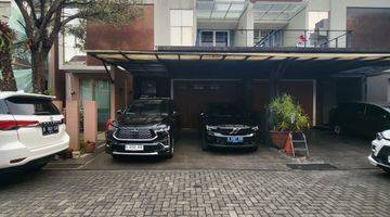 Gambar 1 Townhouse di Jalan Benda 2 Lantai dengan Swimming pool