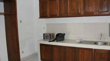 Gambar 4 Rumah 2 Lantai di Emerald Town House Bintaro FIRA