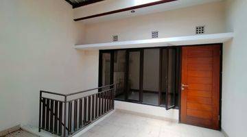 Gambar 3 Rumah Mewah Full Furnished di Batununggal Indah