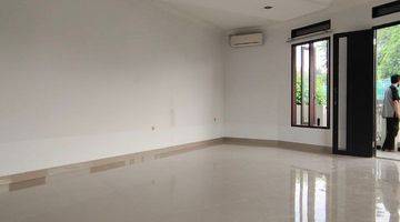 ruang keluarga rumah mewah private pool 2,5lt
