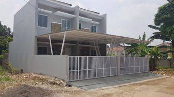 tampak depan di jual rumah baru dekat