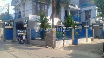tampak depan di jual rumah hook cozy