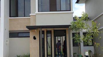 Gambar 1 Rumah 2 Lantai Depan Taman di Eminent Bsd City