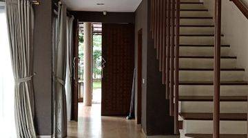 Gambar 2 di Jual Rumah Rapi 2 Lantai di De Park Bsd City