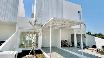 Gambar 1 Rumah Modern 2 Lantai Dengn Design Unic Pertama Di Sidoarjo