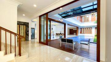 Gambar 3 Rumah Brand New Dengan Private Pool Lift di Kemang