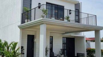 Gambar 1 Dijual Rumah Bertema American Classic Free Attic Room Dan Sky Balcony