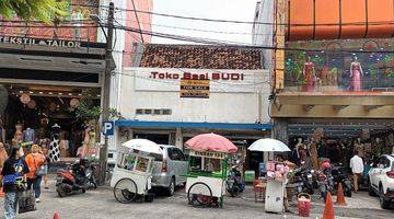 Gambar 1 TURUN HARGA Toko depan pasar Mayestik daerah pertokoan kain