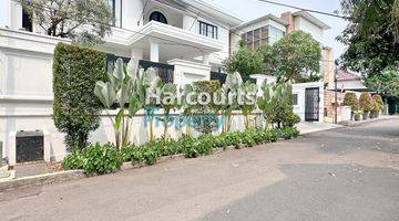 Gambar 3 Modern Classic House Lokasi Terbaik Jalan Lebar di Permata Hijau 