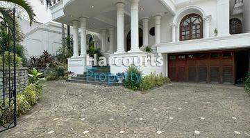 Gambar 1 Rumah Megah European Classic Lokasi Exclusive Area Permata Hijau