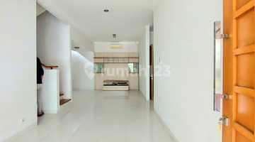ruang tamu rumah siap huni discovery bintaro