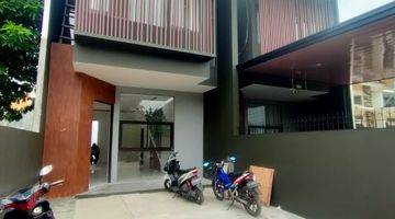 Gambar 4 Rumah Dijual Tanah Luas , Lokasi Strategis, Dekat Tol Jorr Kota Bekasi.