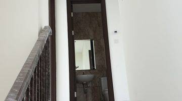 Gambar 1 Fasilitas lengkap kolam renang badminton Gym ruang karaoke hanya untuk penghuni cluster rumah enchanta ini 