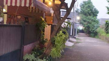 tampak depan rumah di villa jombang baru