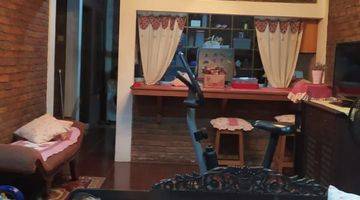ruang keluarga rumah di villa jombang baru