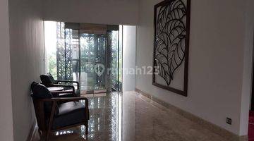 Gambar 2 Rumah 3 Lantai Bagus Furnished di De Park Bangunan Mandiri, Tangerang