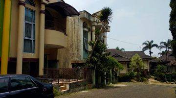 tampak depan villa 2 lantai bagus siap