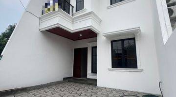 Gambar 3 Rumah 2 Lantai Baru Unfurnished SHM di Jatiwaringin, Bekasi