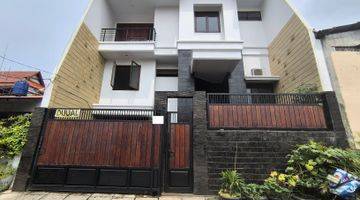 Gambar 4 Rumah 3 Lantai Bagus Semi Furnished Sertifikat Hak Milik di Rawamangun Jakarta