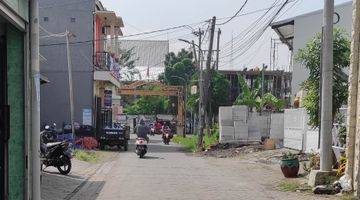 Gambar 2 Rumah 2 Lantai Bagus SHM di Kuwukan Lapangan, Surabaya