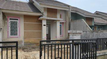 tampak depan rumah baru siap huni di
