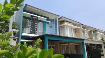 tampak depan rumah 2 lantai di cluster