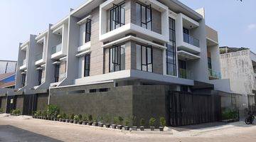 Gambar 1 Rumah Baru, Cluster Near Jis, 3 Lantai, High Quality, Jalanan Lebar